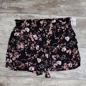 Ivy & Main Floral Shorts